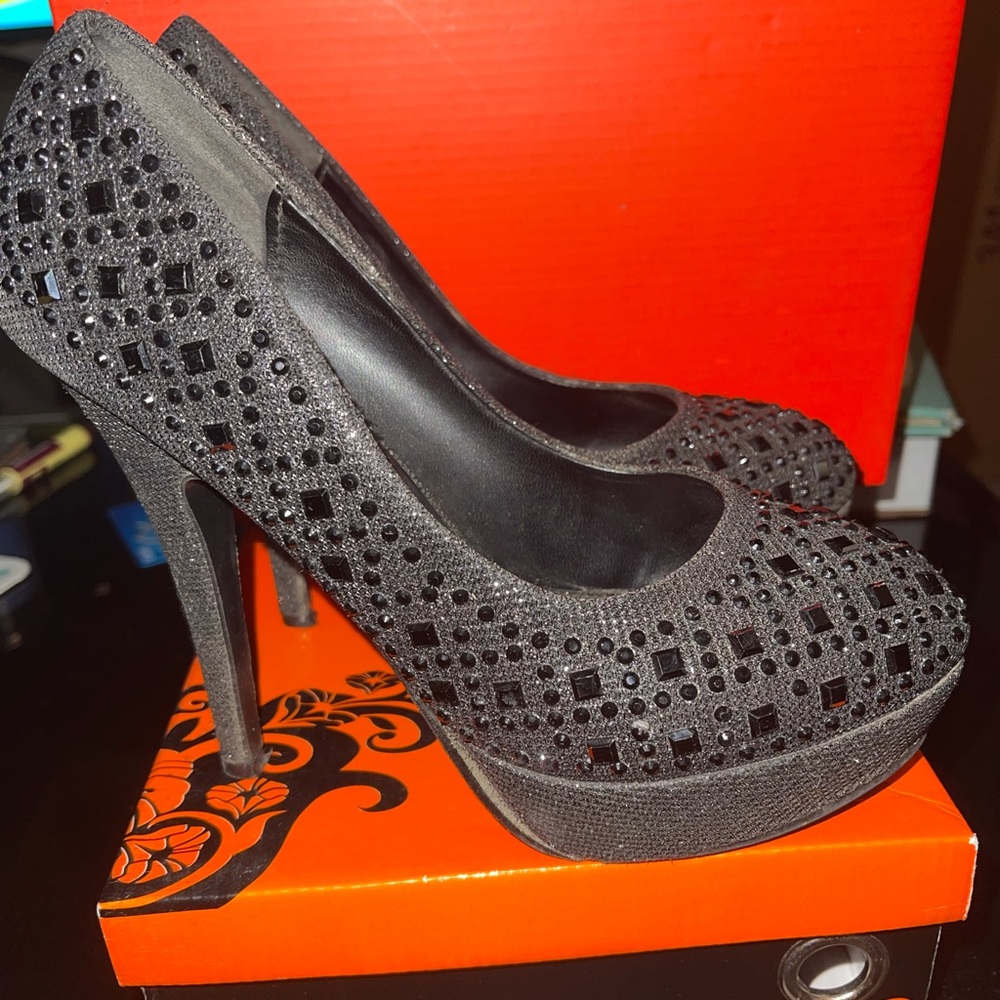 Slightly worn - Picture 2 of 2